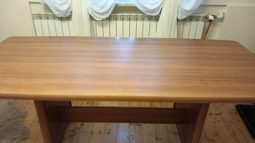 Stół rozkładany .