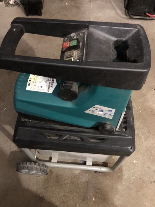 Подрібнювач гілок садовий оренда