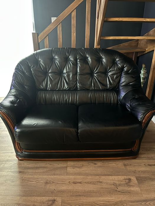 Sofa dwuosobowa z prawdziwej skóry w świetnym stanie STYL WŁOSKI