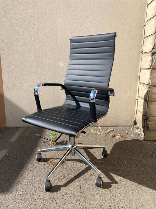 Распродажа офисной мебели Кремла стулья Стільці Крісла