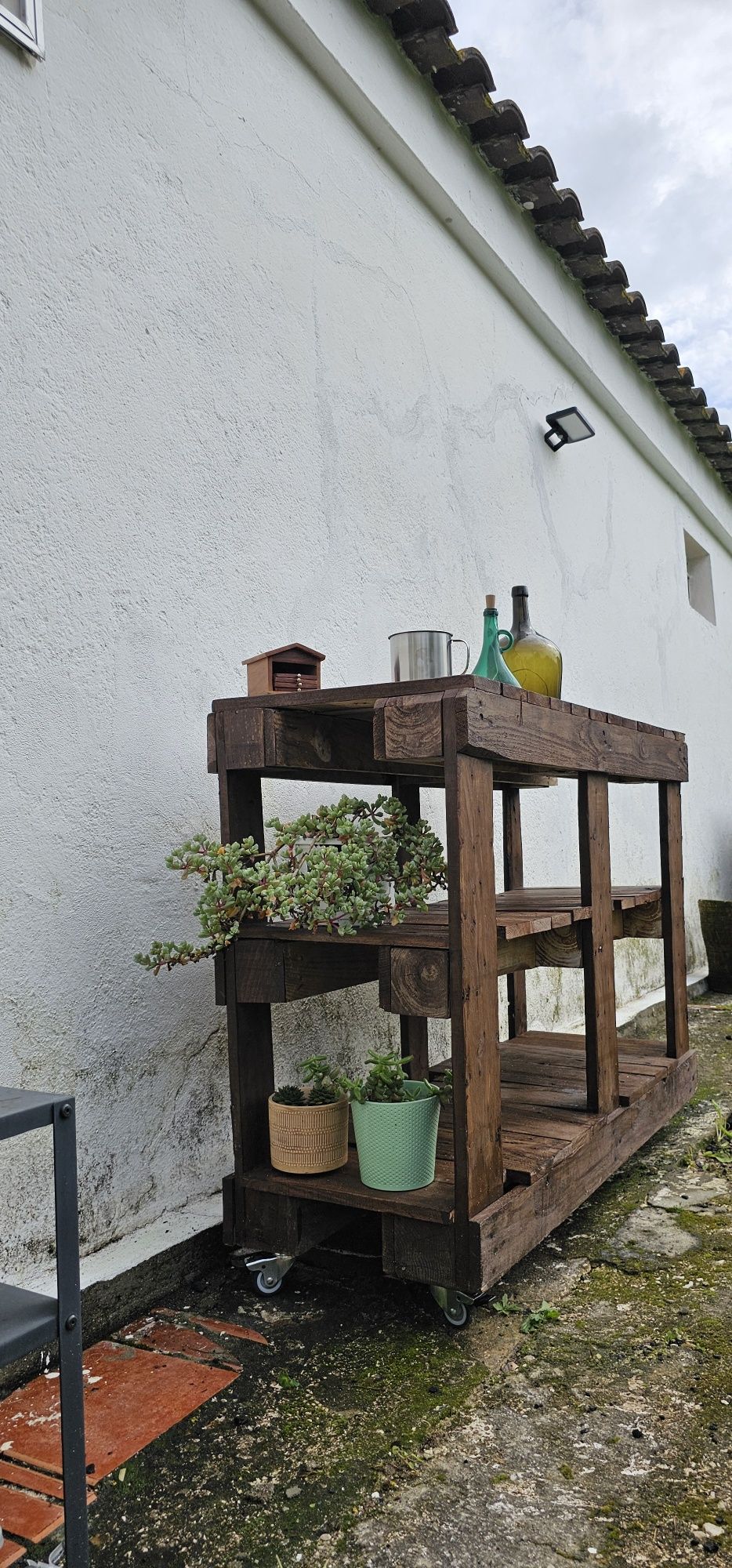 **Mesa de Jardim em Madeira de Paletes - Feita à Mão!**