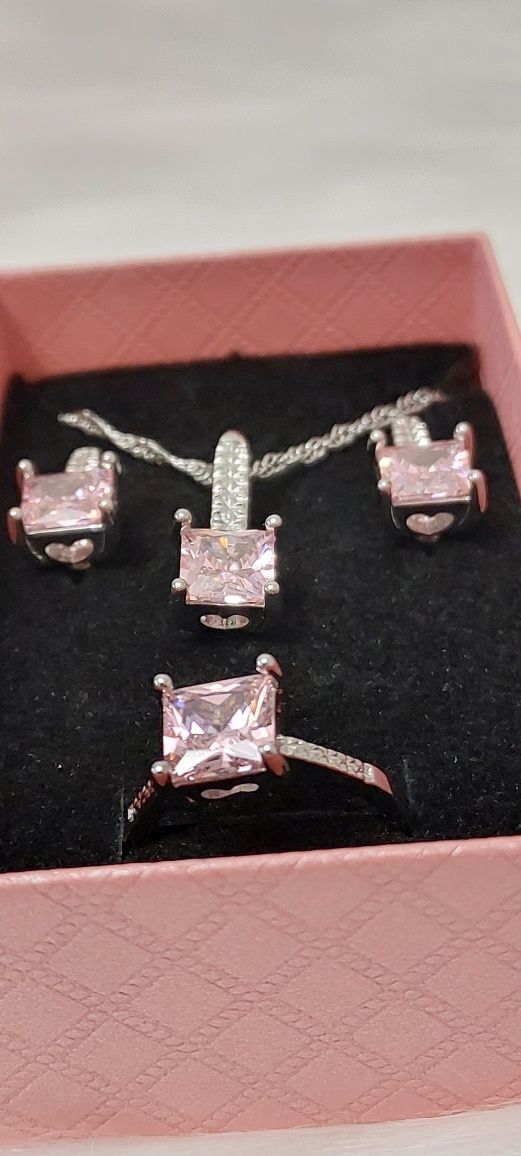 Srebrny komplet biżuterii z różowym oczkiem