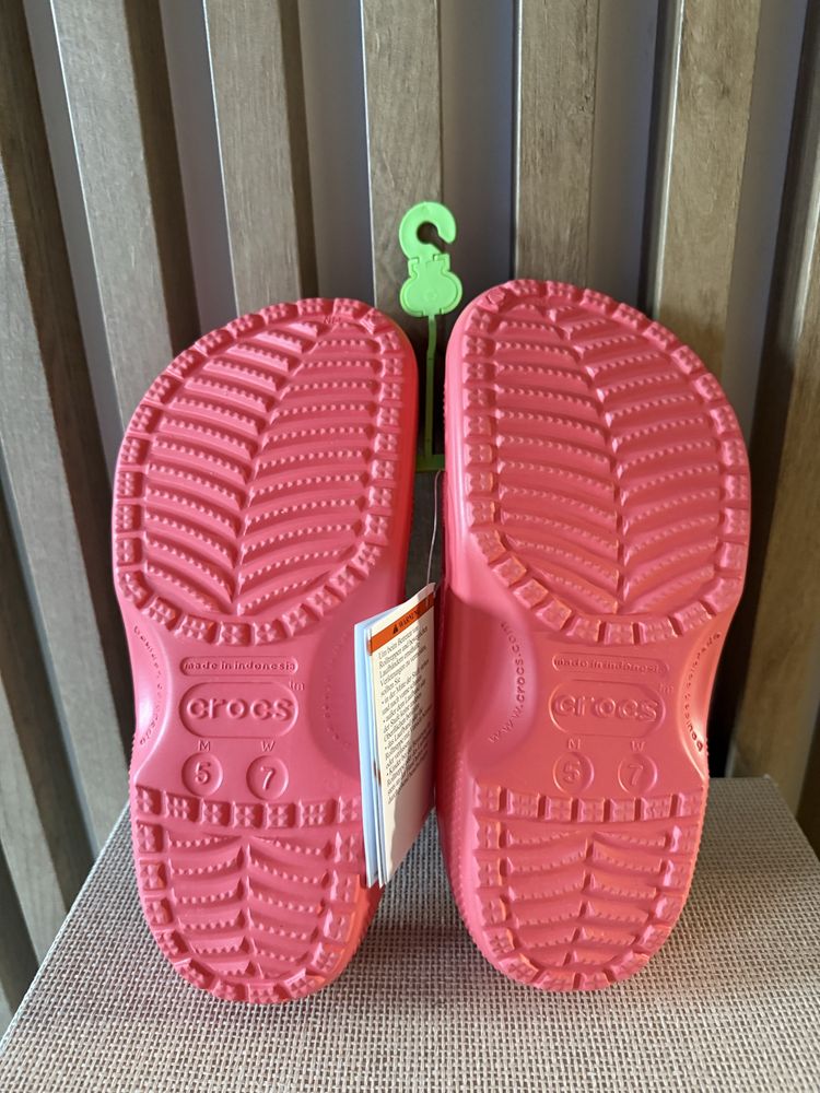 Klapki damskie Crocs Classic r. 37-38, damska 7 koralowe Nowe