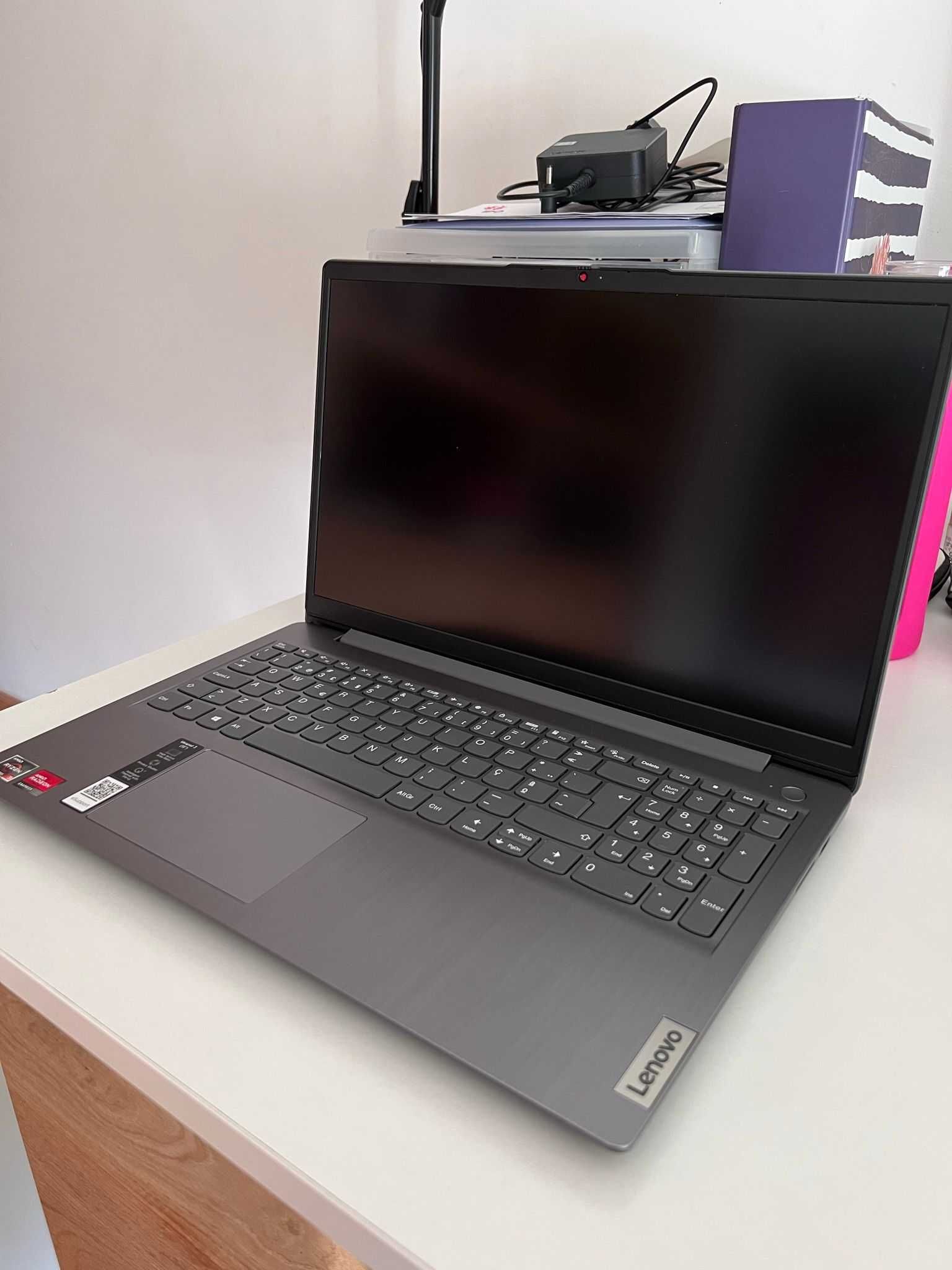 Lenovo IdeaPad3 - AMD Ryzen 5300U - 8GB - 512 GB SSD - Garantia 3 anos