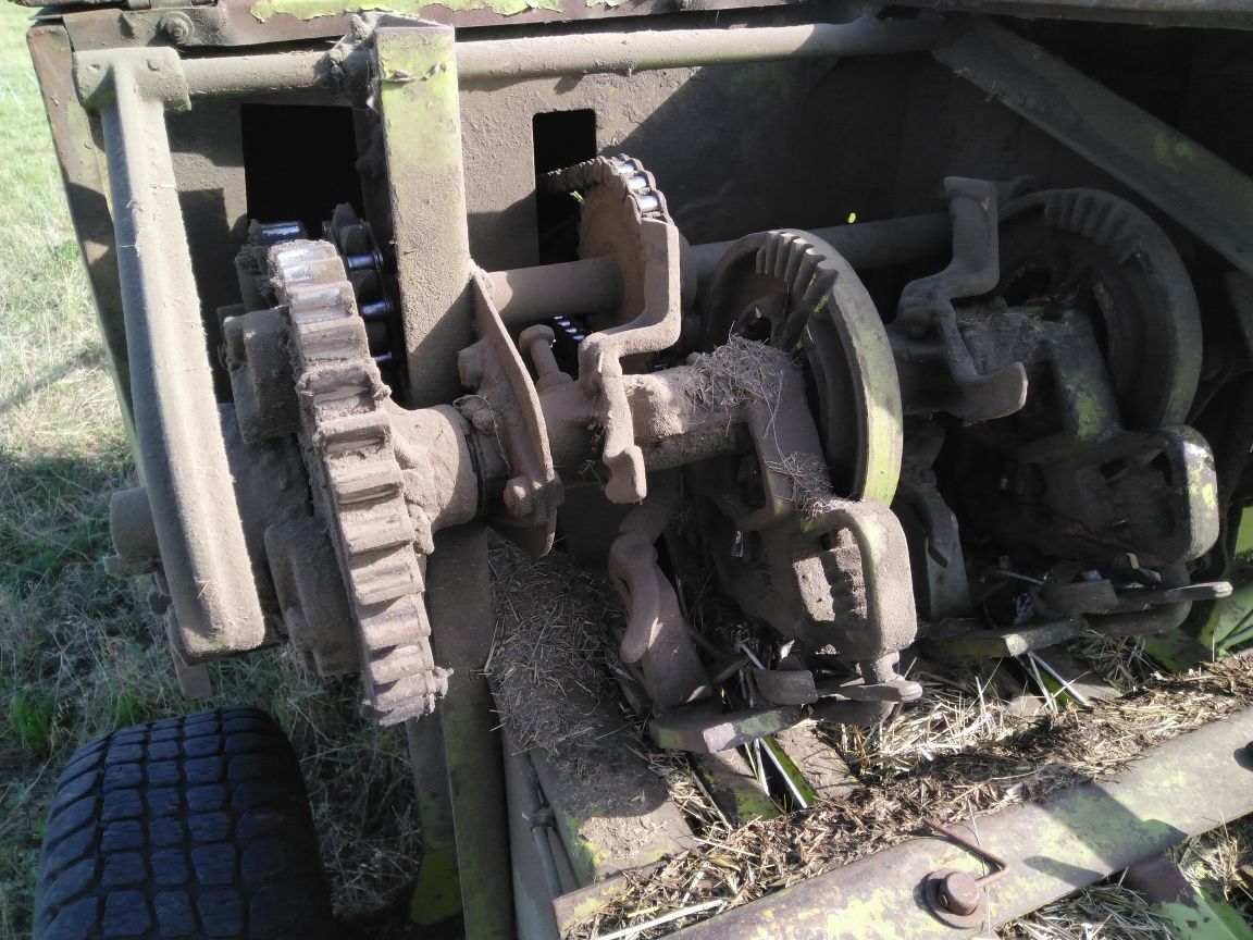 Прес підбирач Claas