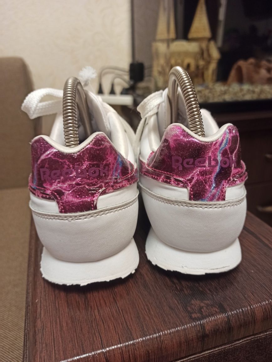 Оригінал REEBOK  кросівки для дівчинки, 35 розмір, устілка 23 см