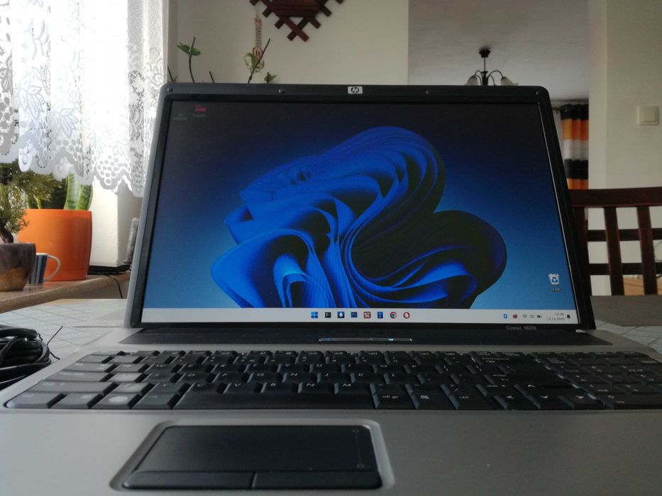 HP - 17", Windows 11, Core 2 Duo 2,1 GHz, Radeon X1350, 4GB, 256 SSD