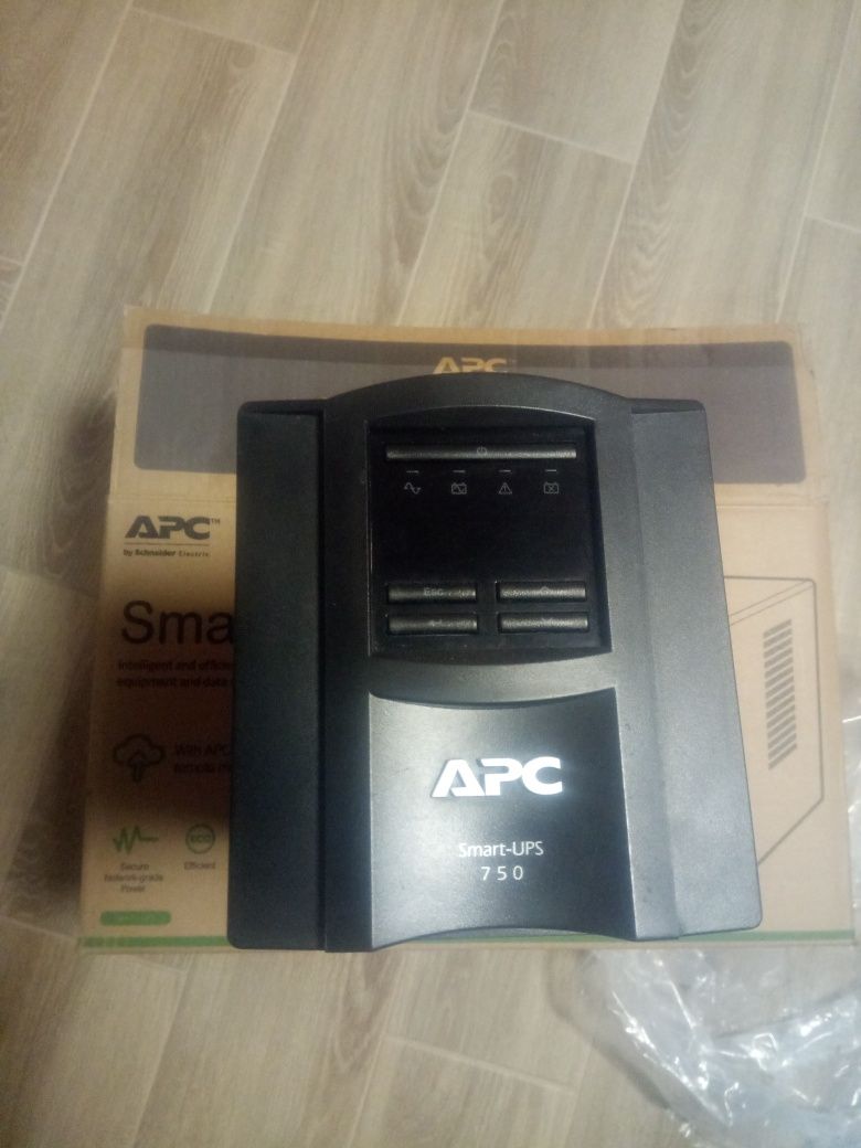 Инвертор UPS APC Smart 750 синусоида