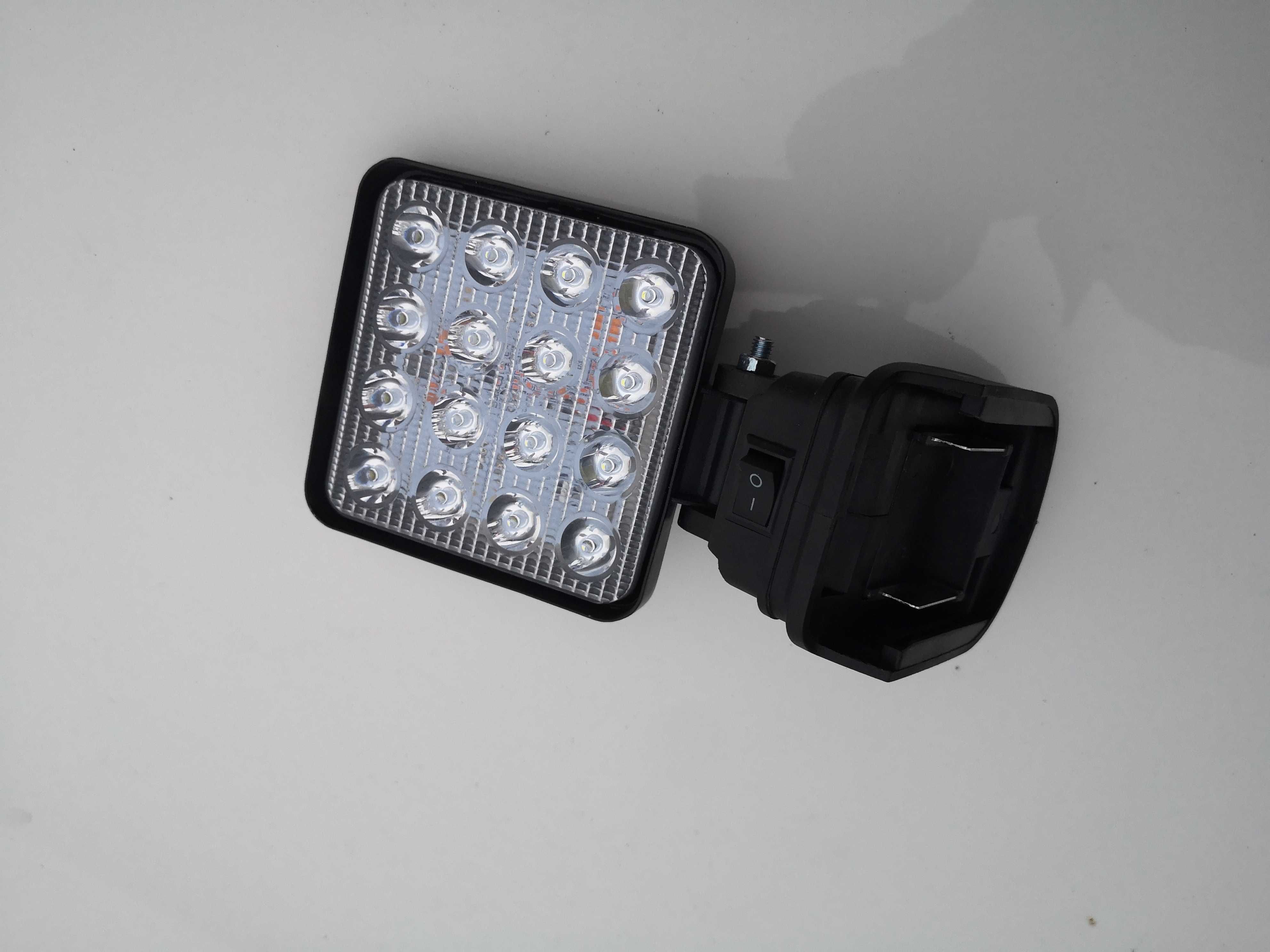 Lampa Led naświetlacz na akumulator makity