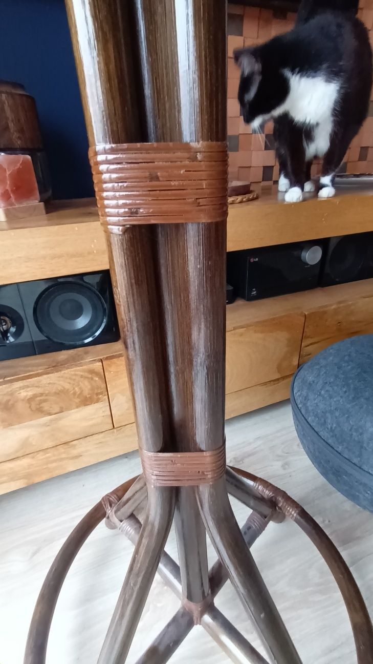 Stojak wieszak na ubrania rattanowy rattan