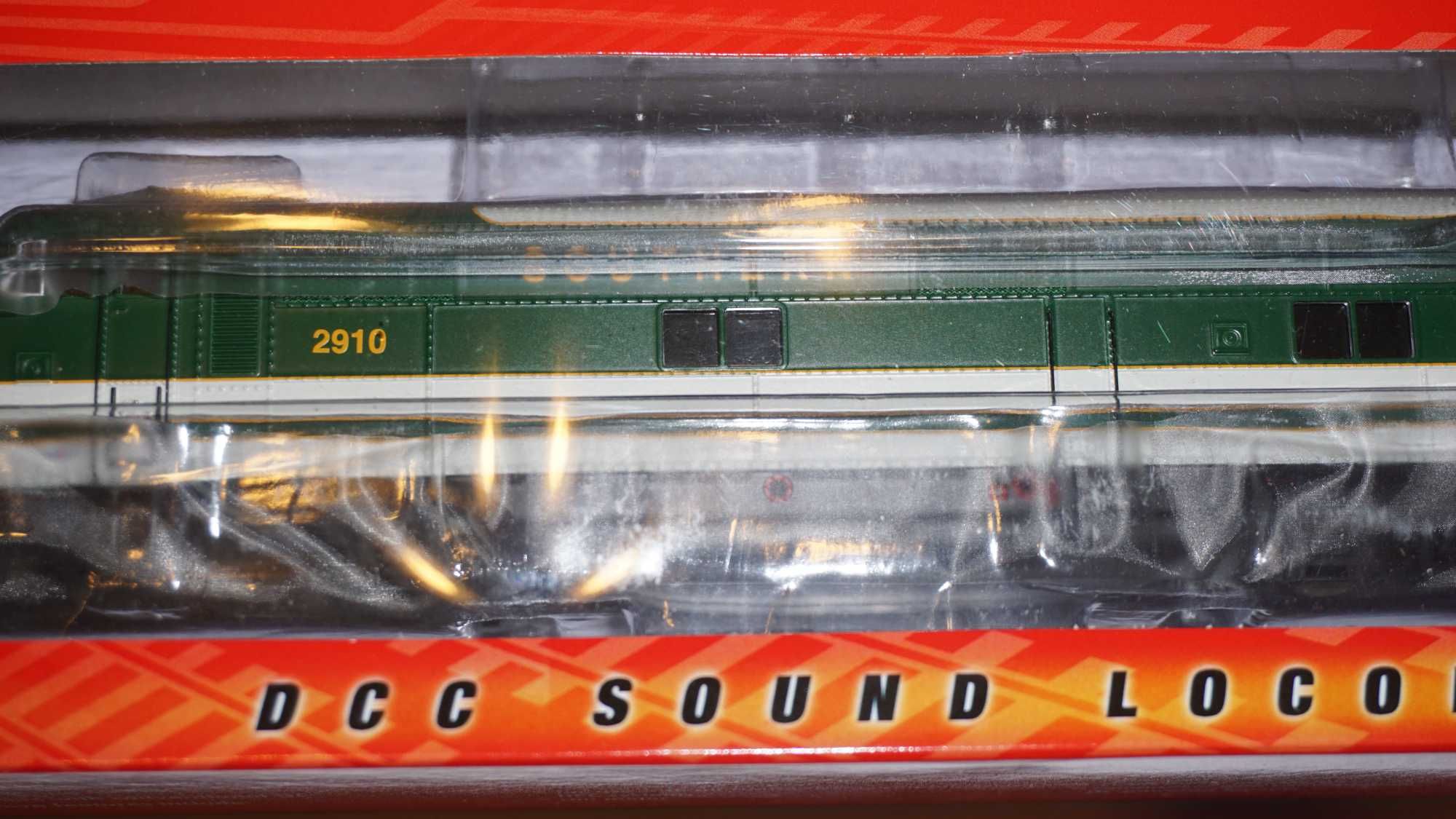 Lokomotywa Diesel E-7A SOUTHERN DCC & SOUND Bachmann HO 1:87