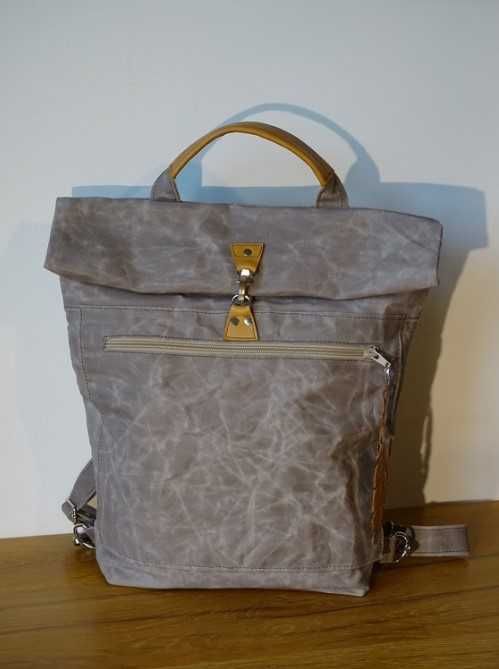 Plecak z płótna woskowanego (bagpack made of waxed material)