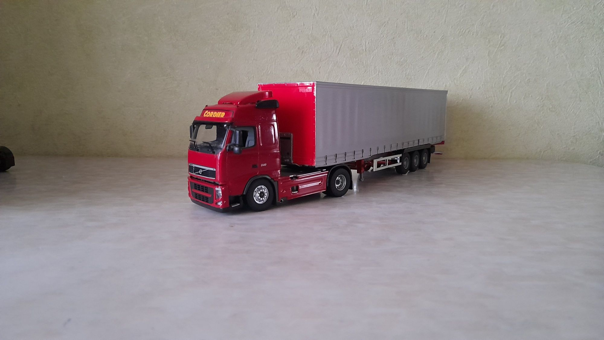 Eligor 1 / 4 3 .
