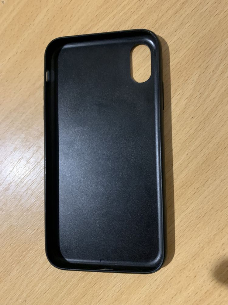 Продам два чехла на iphone xr