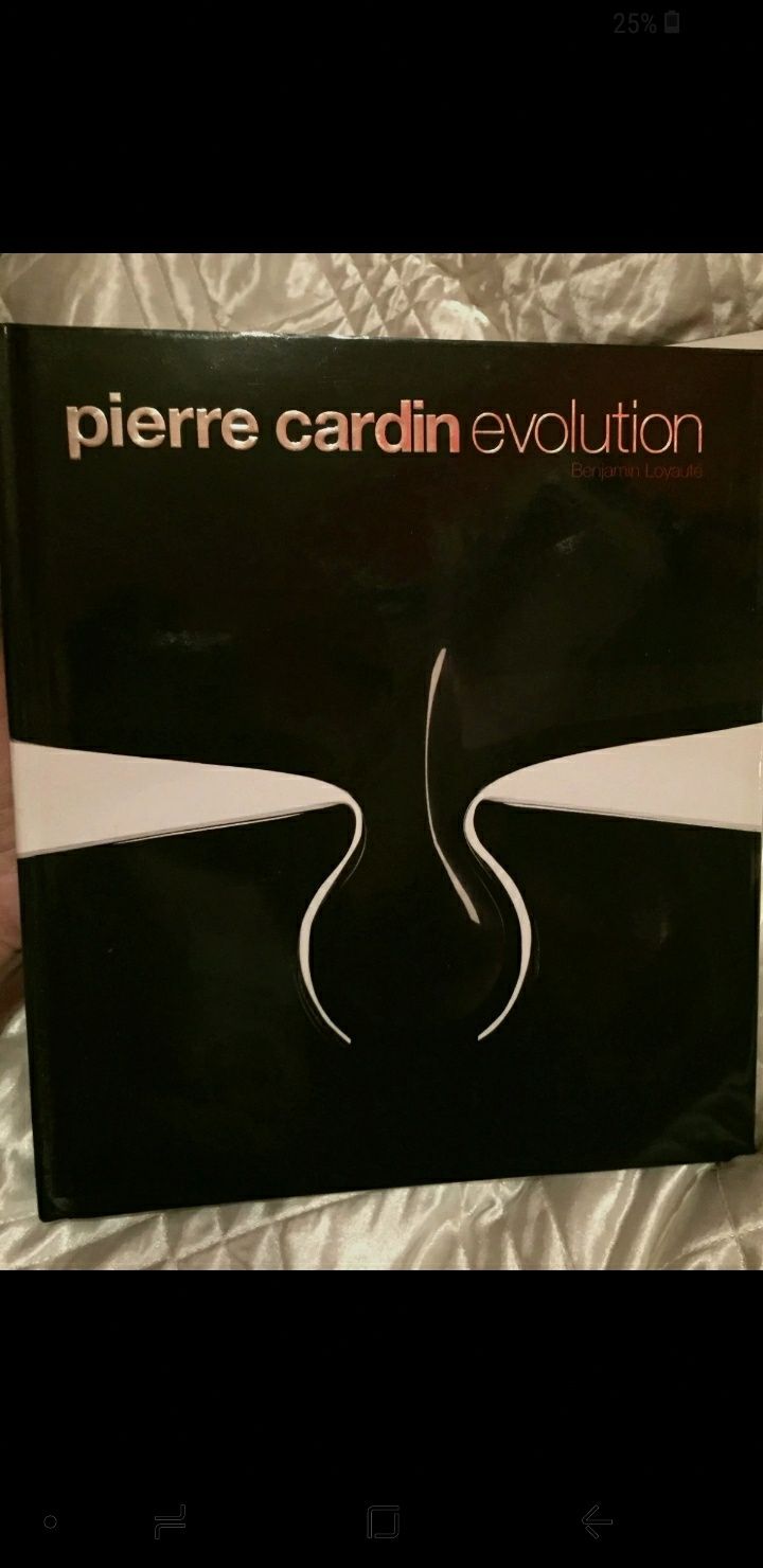 Album projektanta francuskiego Pierre Cardin
