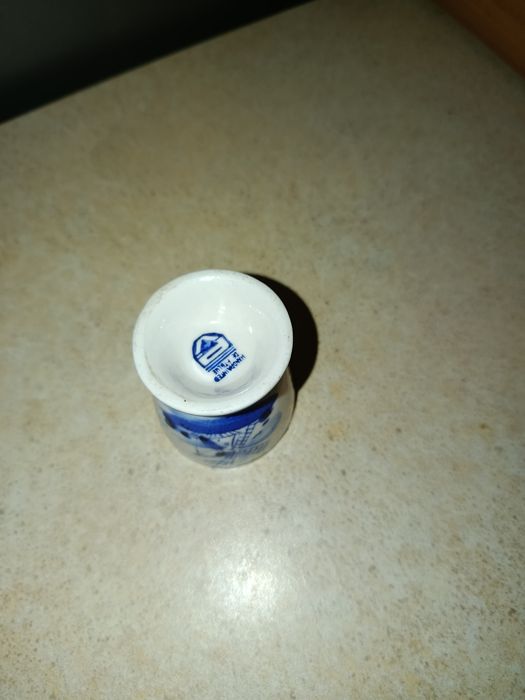 Śliczny stary kieliszek do jaj porcelana Delft