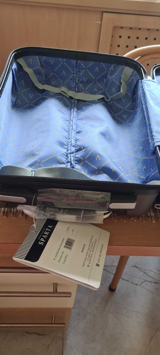 Walizka Extra, piękny kolor, poręczna, praktyczna.