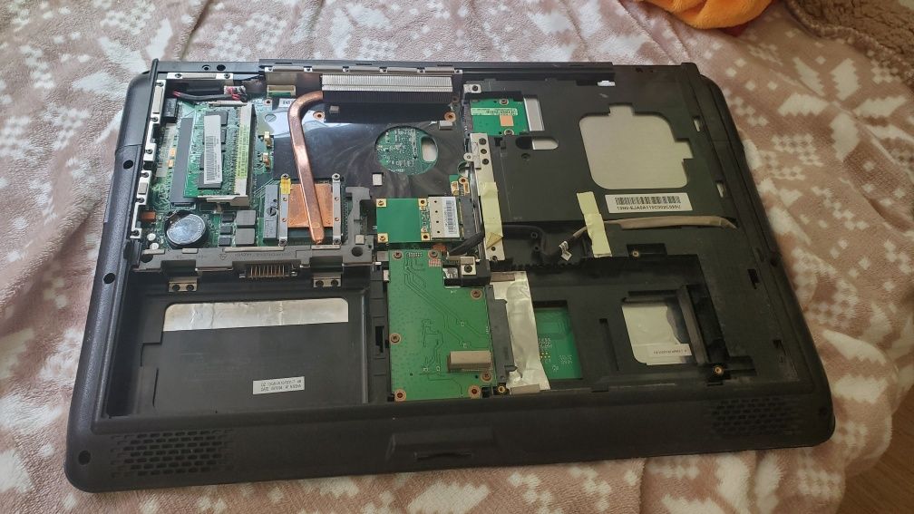 Laptop Asus K50IJ – na części, sprawna matryca, RAM, obudowa