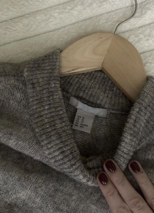 Сірий кашеміровий светр H&M, + світшот в вареному стилі Bershka