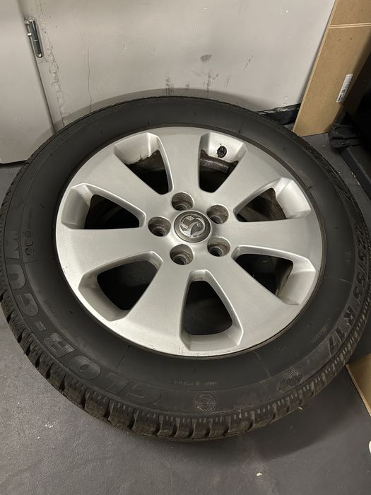 Felgi z oponami zimowymi 7mm koła Opel Insignia 17