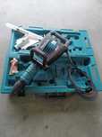 MARTELO DEMOLIDOR AVT MAKITA HM1214C S/N 78952E
