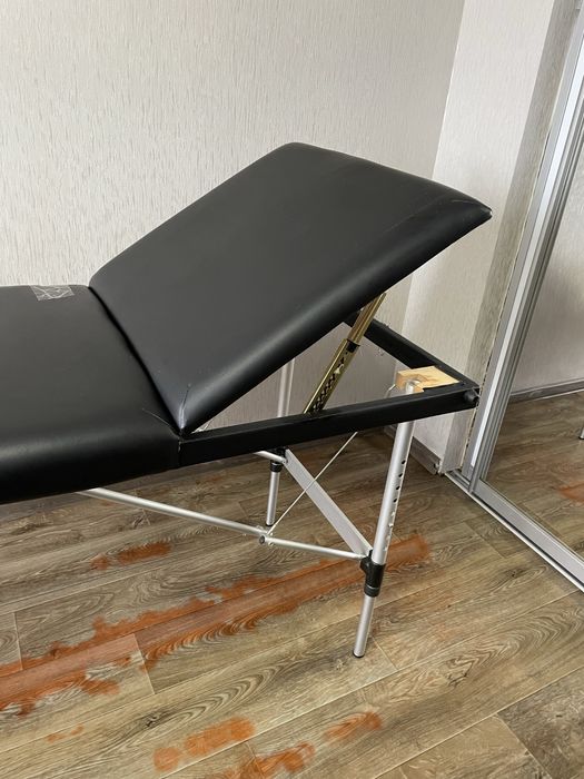Масажний стіл кушетка