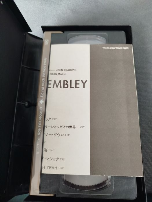 Cassetes VHS edições japonesas dos Queen