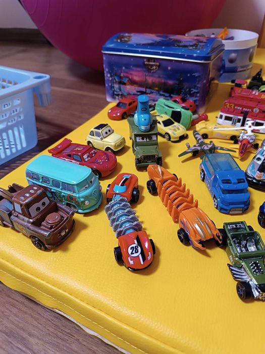Машинки детские hot wheels разные, Киндер, kinder