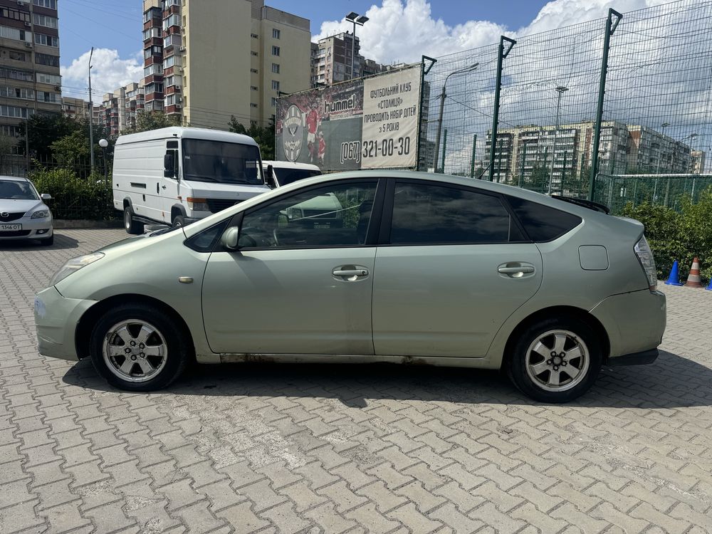 Продам Toyota Prius 2005 року