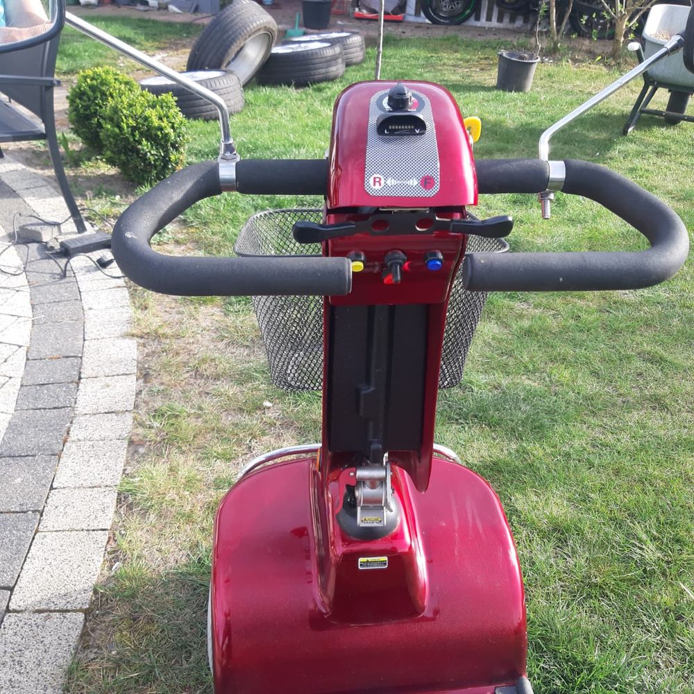 Czterokołowy skuter elektryczny inwalidzki