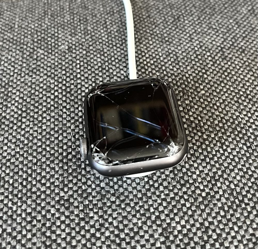 Apple Watch Nike SE 40 mm - zbita szybka, sprawny technicznie