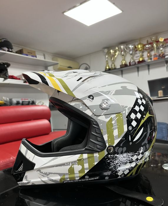 Ропродаж! Кросових мотошоломів BRP,Can-Am