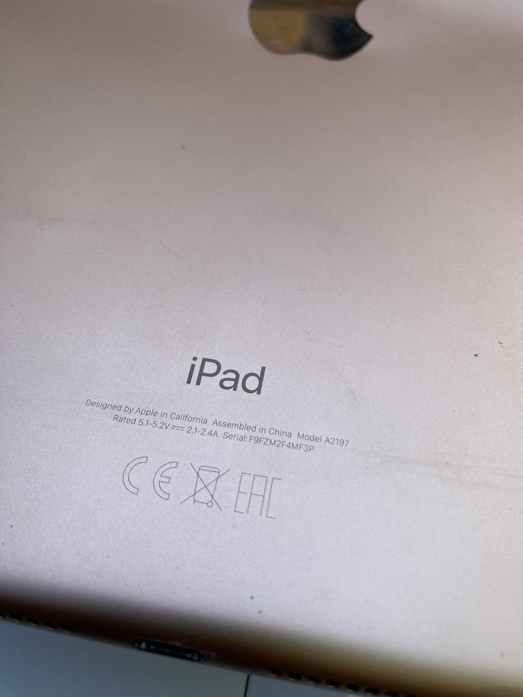 Продам на запчастини планшет ipad 7 gen 32gb a2197