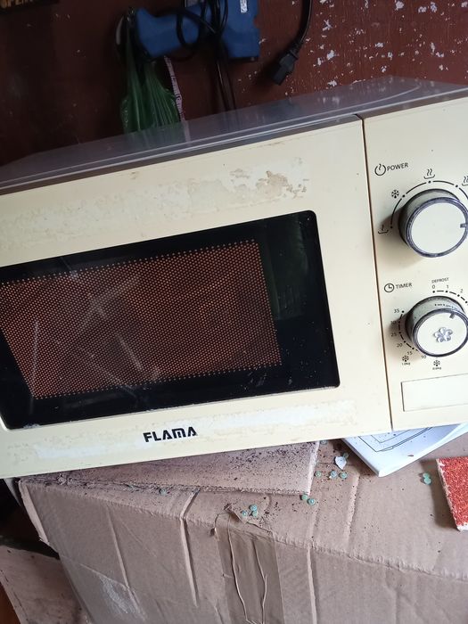 Micro-ondas usado flama