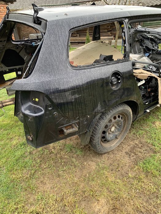 Чверть Пасат б7 2011 рік