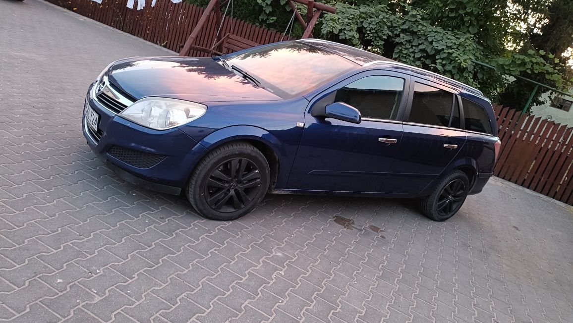 Opel Astra H. 1.9 CDTI, auromat