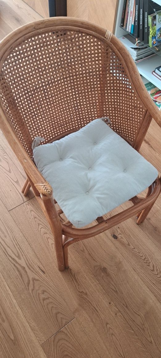 4 krzesla boho z rattanu z plecionką wiedeńską.