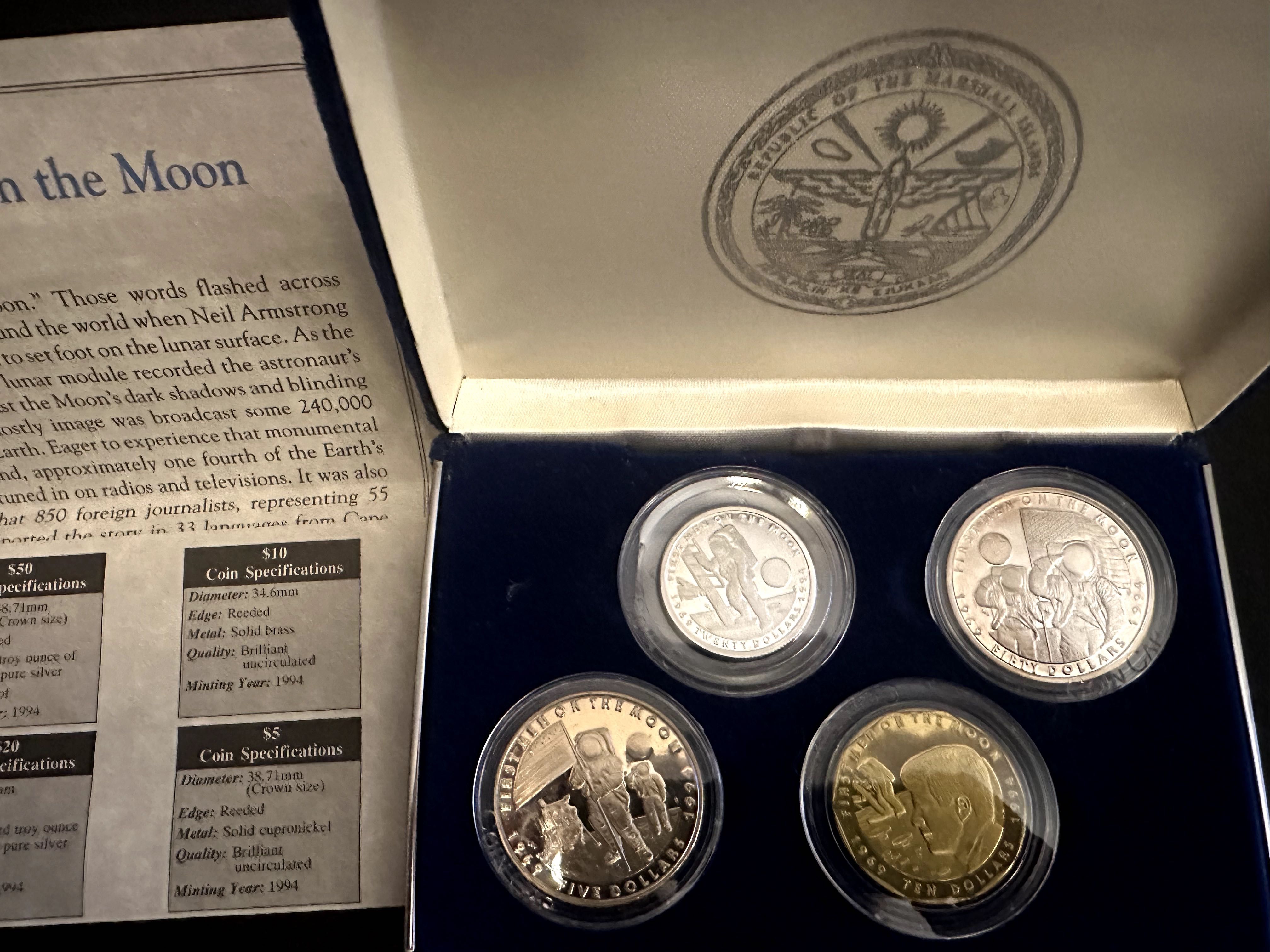 25th Anniversary Set First Men on the Moon (Marshall Islands)