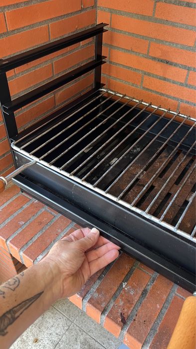 Muito novo GRELHADOR. Usado 5 vezes apenas.