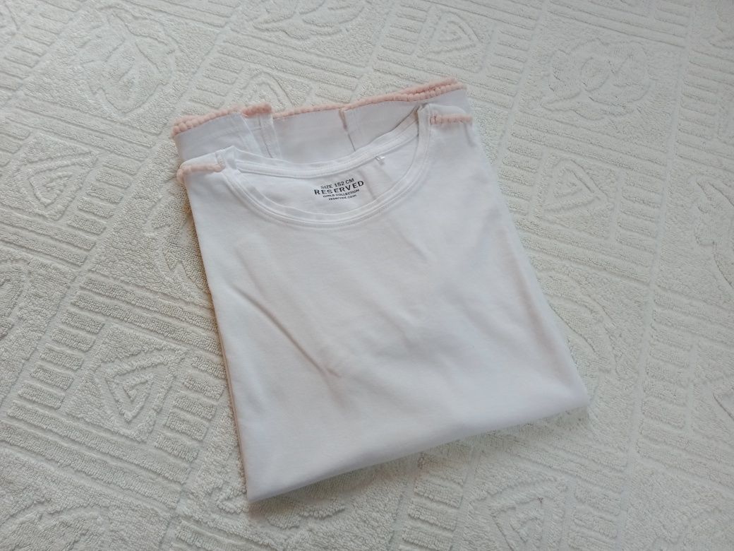 Biała bluzka z ozdobnymi pomponikami 152