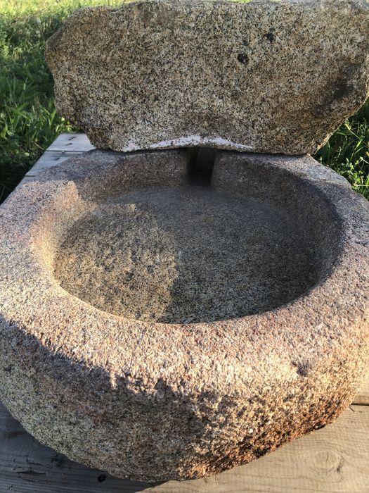 Pias antigas em pedra em excelente estado.