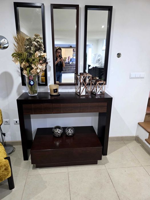 Consola com gavetas e espelhos