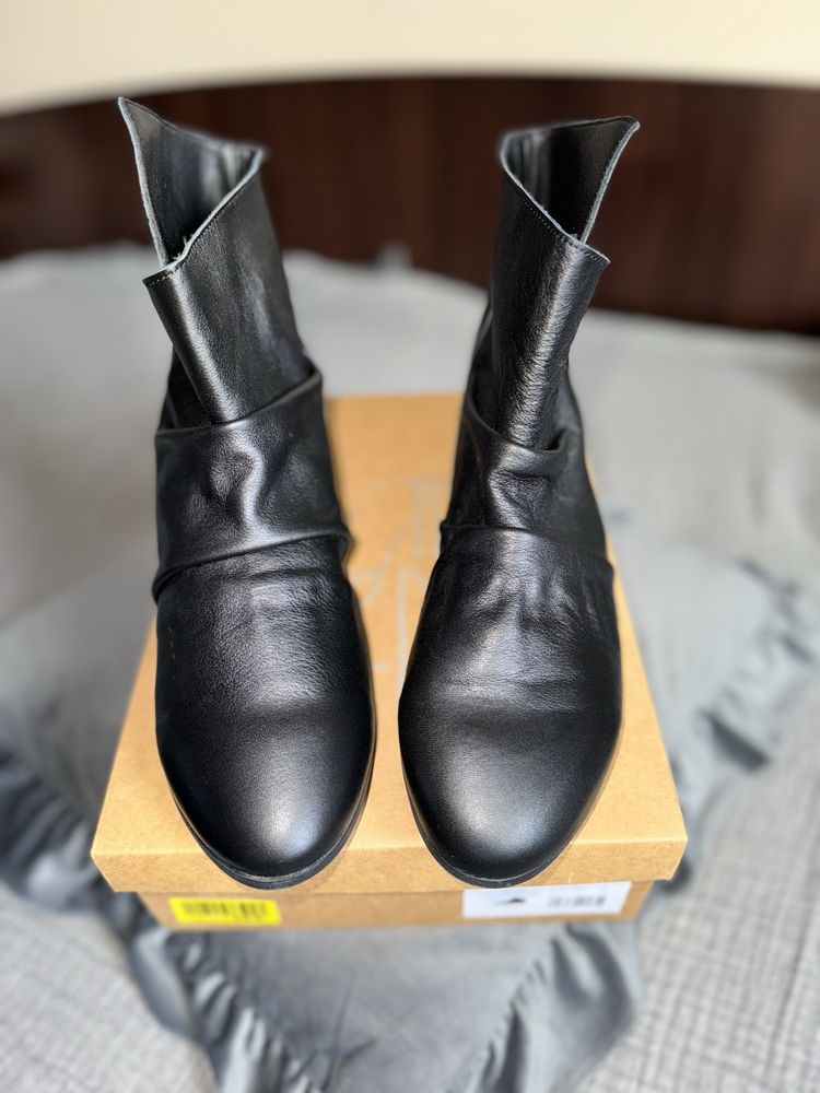 Mis Pepas czarne botki skóra naturalna suwak cholewka zara 41