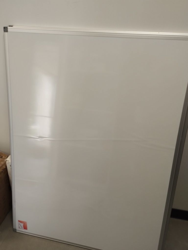 Tablica magnetyczna Ofituria 120x90 – uszkodzona