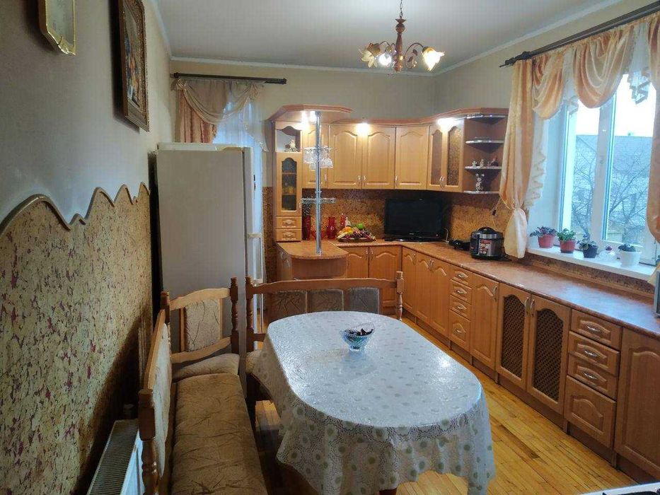 Продаж 2 пов будинку з 2 гаражеми і ділянкою на 12 соток, 236.5 кв.