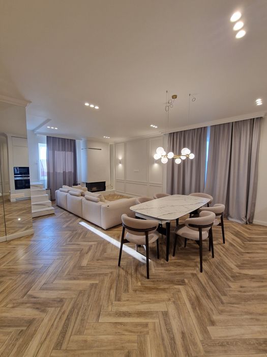 Новий будинок з басейном, Любимовка