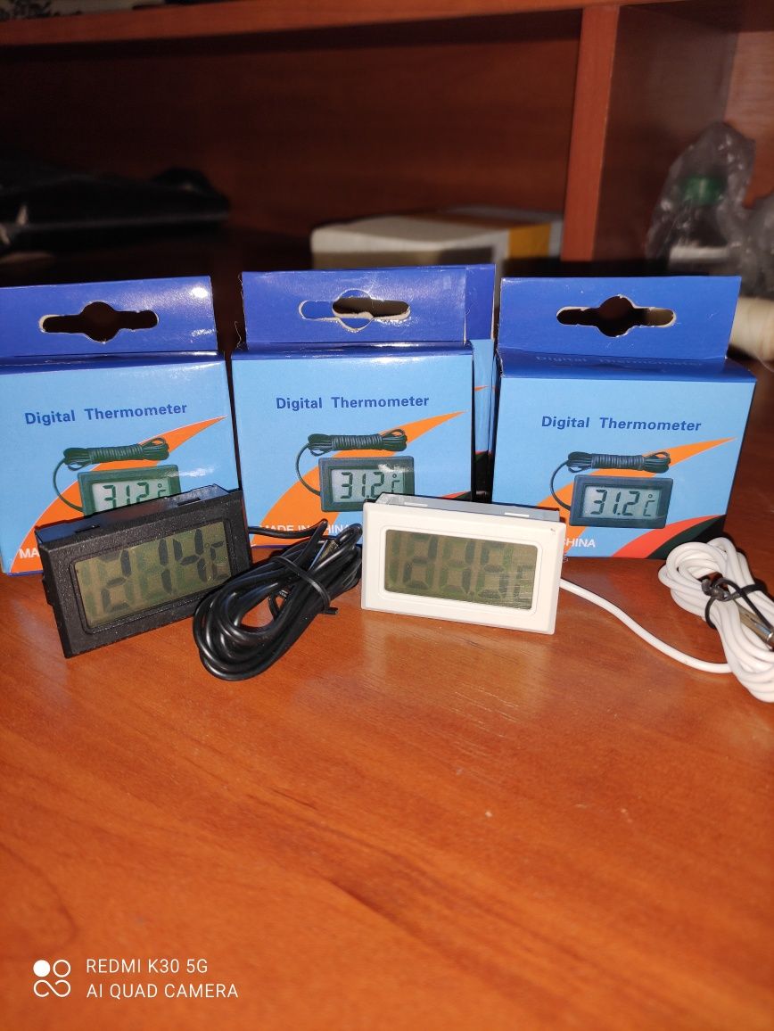 Цифровой термометр с LCD экраном и гигрометр (измерение влажности)