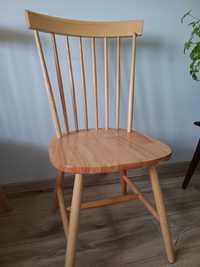 Krzeslo drewniane. Uszkodzone oparcie.