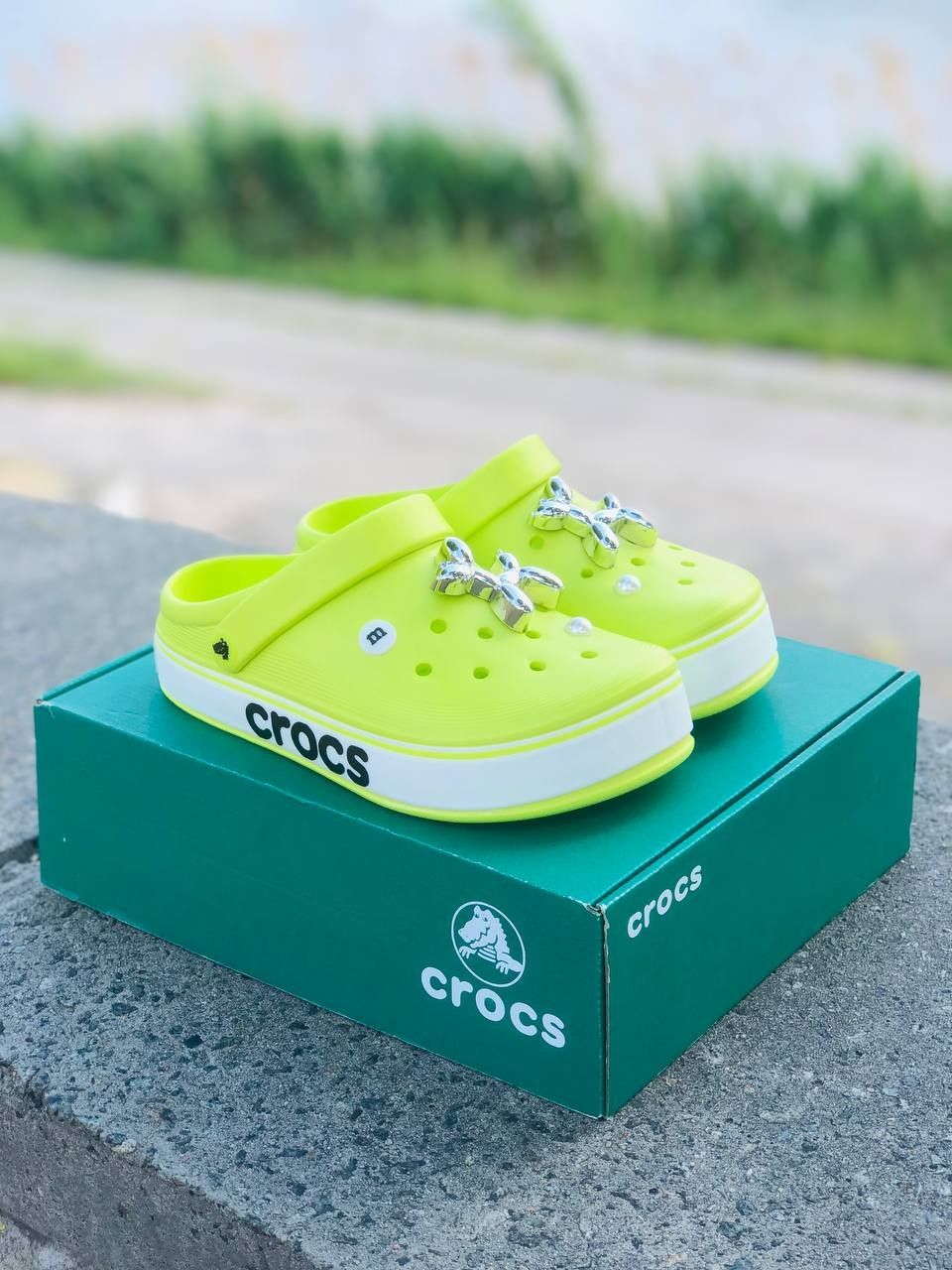Женские шлепанцы Crocs Салатовые летние кроссы Жіночі крокси