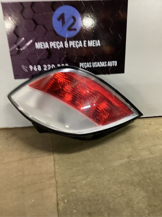 Farolim traseiro direito opel astra H Cdti de 2005